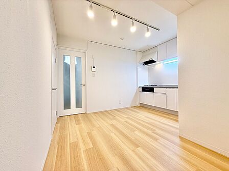 飾り過ぎないシンプルな内装と偏り過ぎないデザインで統一しました。