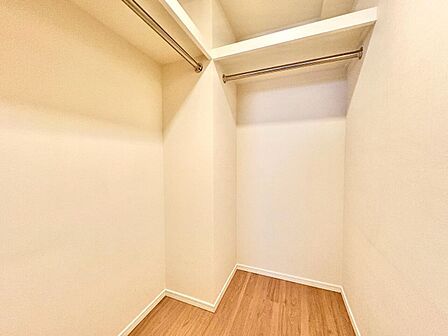 居室にはクローゼットがあり、荷物もスッキリ収納して快適にお過ごしいただけます。