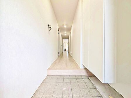 シューズボックスを完備した玄関です。