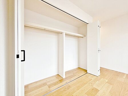 居室にはクローゼットがあり、荷物もスッキリ収納して快適にお過ごしいただけます。