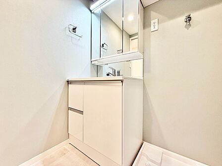 何かと物が増える場所だからこそ、スッキリと見映えの良い空間に。