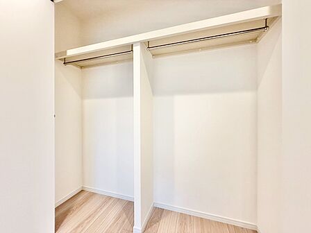 居室にはクローゼットがあり、荷物もスッキリ収納して快適にお過ごしいただけます。