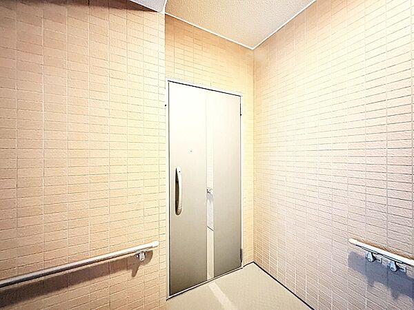 玄関を拡大表示