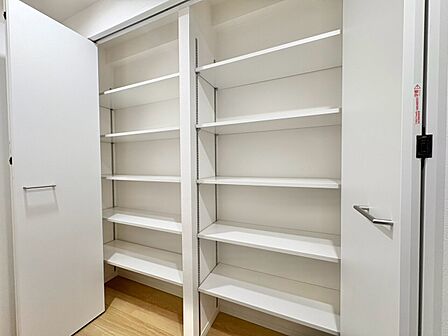居室にはクローゼットがあり、荷物もスッキリ収納して快適にお過ごしいただけます。