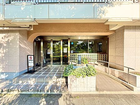 外と内をつなぐエントランスは、まさに顔となる場所。