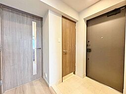 シューズボックスを完備した玄関です。