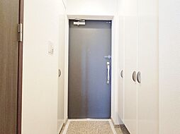 シューズボックスを完備した玄関です。