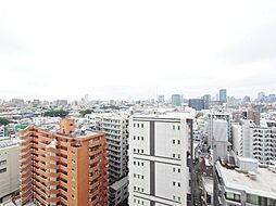 窓を開けると広がる青空。心をリフレッシュして日々を過ごしていきましょう。