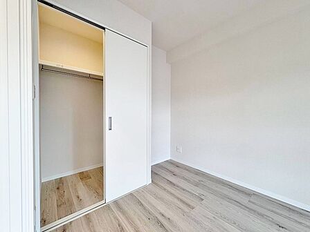 居室にはクローゼットがあり、荷物もスッキリ収納して快適にお過ごしいただけます。