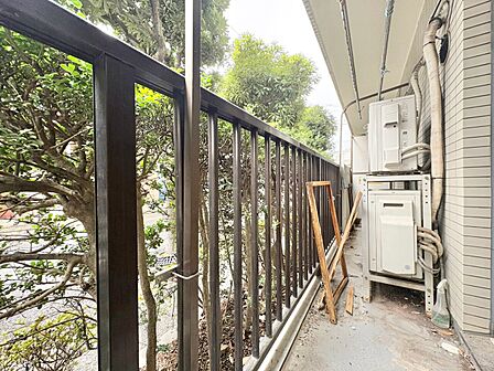 暮らしの中で、光と風を演出してくれるバルコニー。