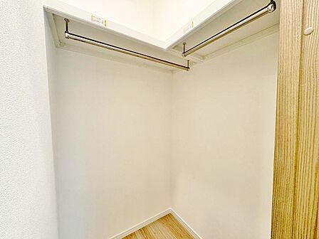 居室にはクローゼットがあり、荷物もスッキリ収納して快適にお過ごしいただけます。