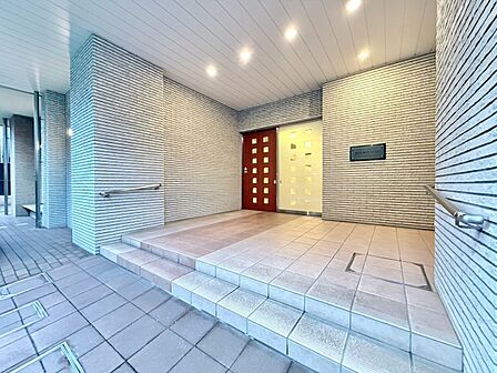 外と内をつなぐエントランスは、まさに顔となる場所。