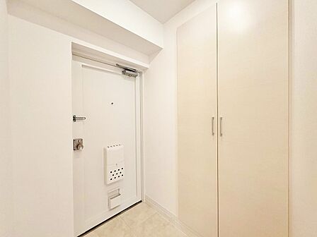 シューズボックスを完備した玄関です。