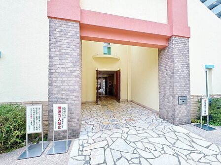 外と内をつなぐエントランスは、まさに顔となる場所。