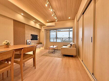 飾り過ぎないシンプルな内装と偏り過ぎないデザインで統一しました。