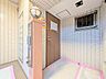 玄関：玄関を開ければ、そこは安らぎのご自宅。