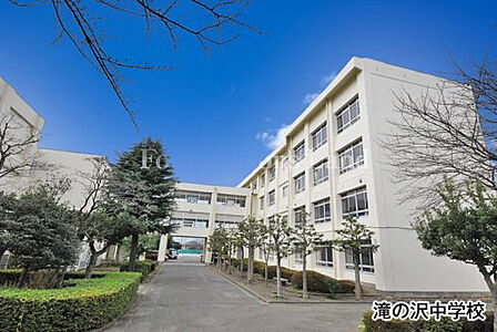 滝の沢中学校まで約361m