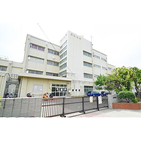 中学校「市立日吉台中学校まで10ｍ」