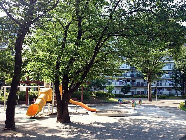 団地内公園と遊具