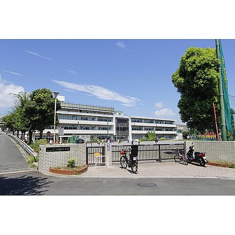 小学校「市立六つ川西小学校まで580ｍ」