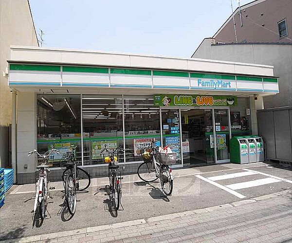 画像30:ファミリーマート　西七条店まで150m 西大路通り沿いにあるコンビニです。