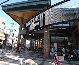 大国屋　黒潮市場河原町店まで593m 生鮮食品充実のスーパー。営業時間は8：00〜24：00