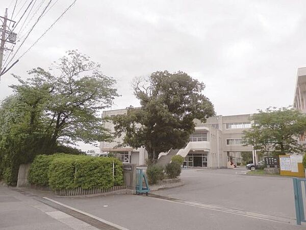 画像18:小学校「知多市立つつじが丘小学校まで629ｍ」南隣接
