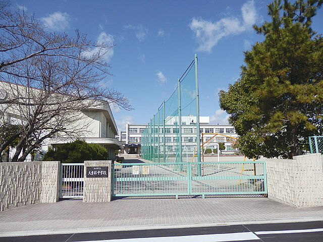 中学校「大曽根中学校まで200ｍ」