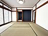 和室：リビング横の「1階6帖和室」床の間、障子、畳・・・くつろぎの空間は和室から！