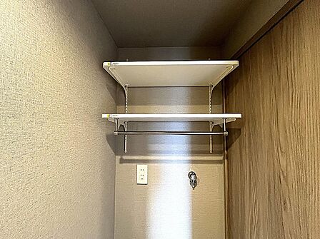 洗濯機置き場の上の便利な棚！