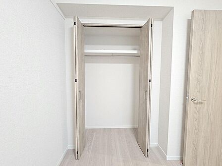 全居室収納スペースあり！荷物が多くても十分に納まります。