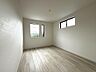 洋室：2階洋室約6.5帖、2面採光の明るいお部屋
