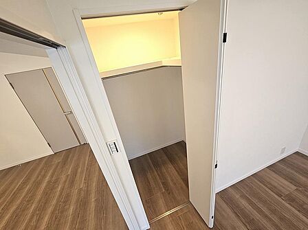 全居室収納スペースあり!荷物が多くても十分に納まります。
