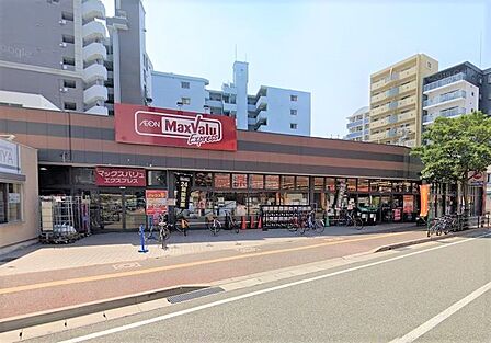 マックスバリュエクスプレス港町店：400ｍ、徒歩5分！