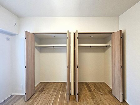 全居室収納スペースあり!荷物が多くても十分に納まります。
