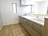 キッチン：収納豊富なシステムキッチン！