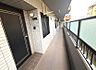 玄関：角部屋でプライバシーも安心♪
