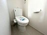 トイレ：写真は同施工会社のものです。トイレは1階と2階にあります。