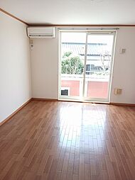 サウス　ヒルズ　II 1階ワンルームのリビング/ダイニング