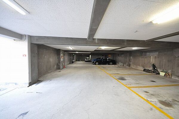 画像26:駐車場は別途契約となります。現在、2台可です。