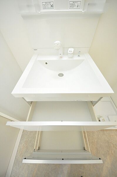 画像21:洗面台の下は、使い勝手の良い引き出し収納となっています。