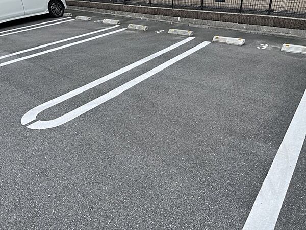 画像16:駐車場