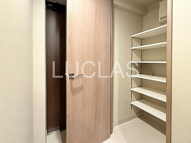 収納 アトラスシティ千歳烏山グランスイート 2階/200