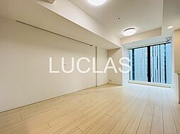 フルスクリーンの窓面はラグジュアリーな空間を演出♪