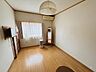 洋室：（居住中につき画像を一部加工しています）家族それぞれの個室としても活用できる洋室。お子様のお部屋や寝室など、暮らしに合わせた使い方ができます。