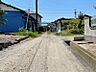 外観：メインの道路から入ったところなのでで静かです。赤井小学校まで徒歩9分！