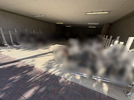 屋内に駐輪でき...