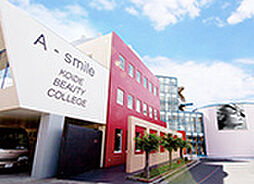 小出美容専門学校大阪校（521m）