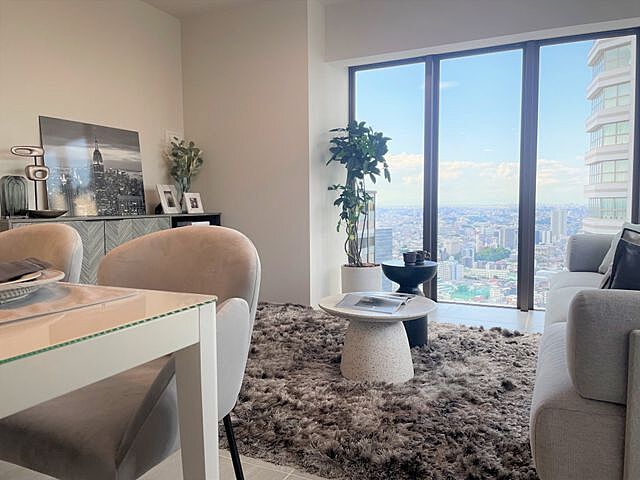 リビング/ダイニング パークタワー西新宿 39階/-