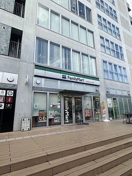 ファミリーマート文京目白台三丁目店 徒歩1分。 60m